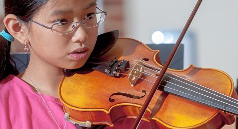 child playing the violin