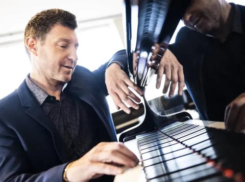 Promotional graphic for musician Benny Green